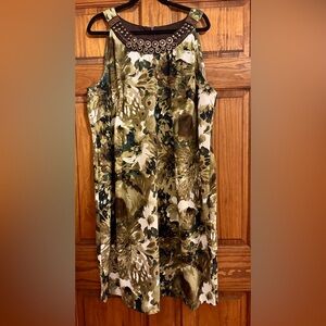 Women’s Size 24 Dress Barn Round Halter Dress. EUC only worn once. Very cute